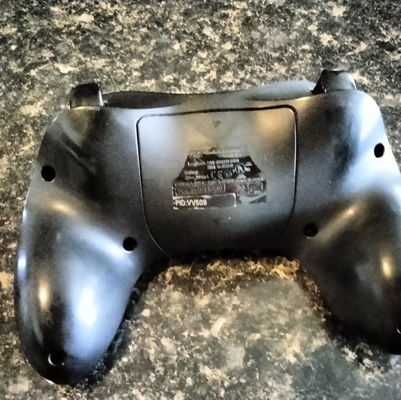 Logitech controller - Picture 2 of 2